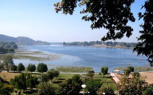 1) Manasbal Lake - The Emerald Mirror Lake